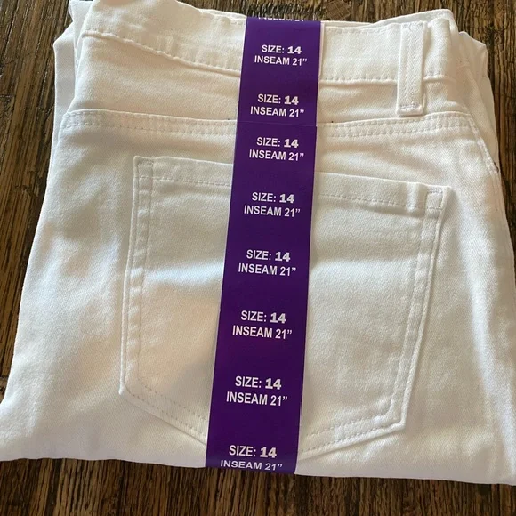 NWT. Gloria, Vanderbilt, ladies Amanda Capri. - Picture 5 of 5